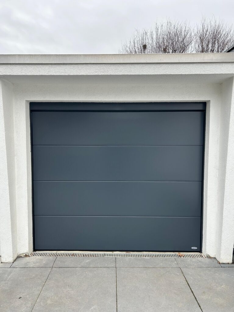 Einzelne Garage in Köln Mühlheim eingebaut